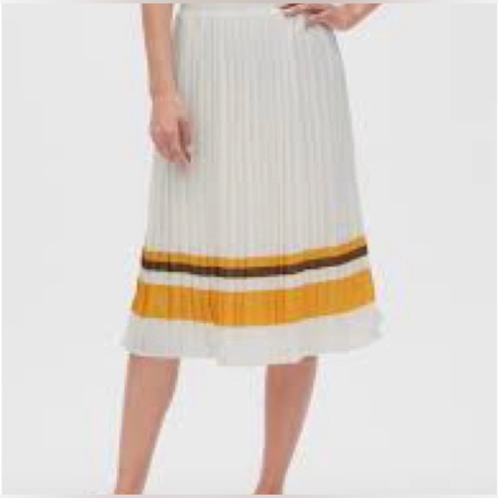 Donating soon- BANANA REPUBLIC Pleated Lined Skirt